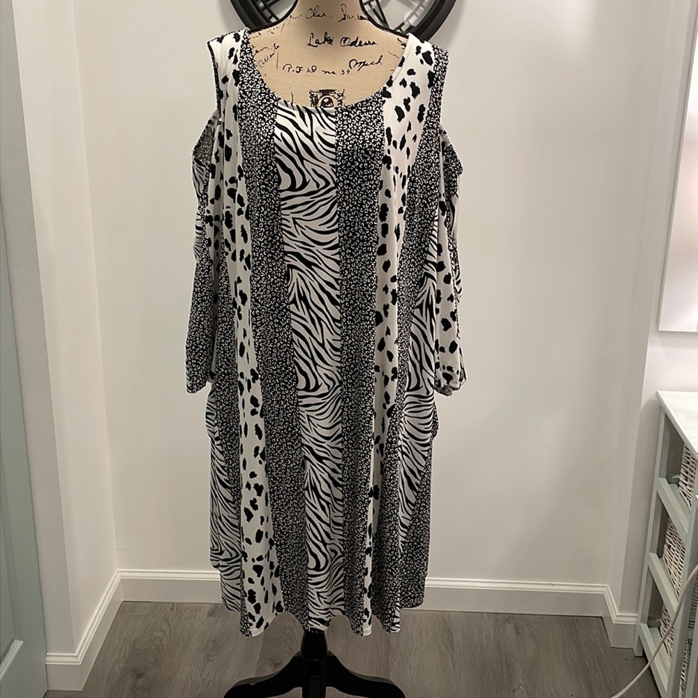 Cato EST. 1846 black and white design 26/28W cold shoulder dress nwot